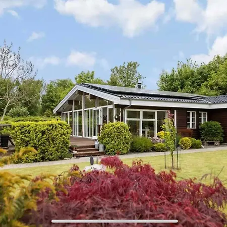 Semesterbostad Spacious Near And Nature *